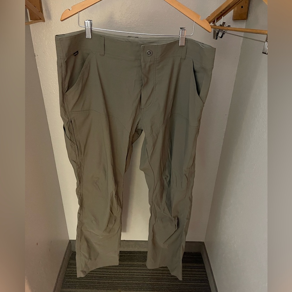 KUHL Renegade Hi Performance Pants Size 42/32 Khaki Tan Brown Size 42x32